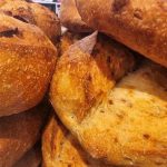 Jak upiec chleb bez wyrabiania ciasta: magia czasu zamiast siły mięśni jak-upiec-chleb-bez-wyrabiania-ciasta-magia-czasu-zamiast-sily.jpg